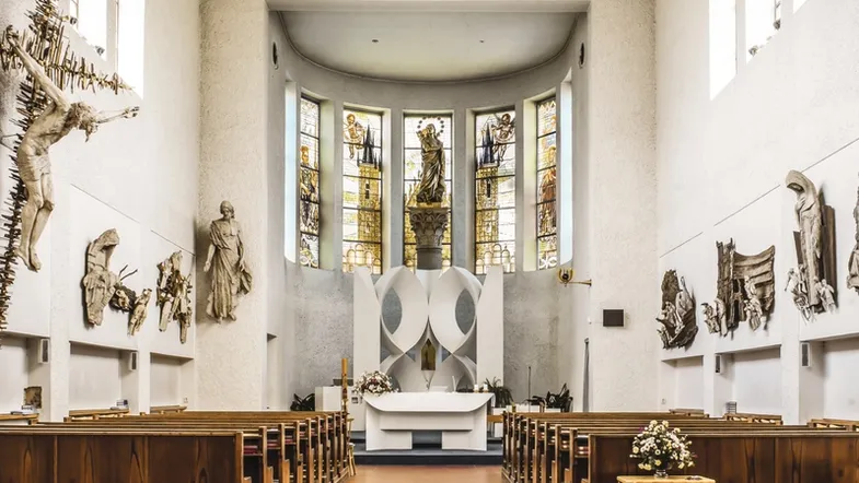 Unikátní moderní křížová cesta naší farnosti